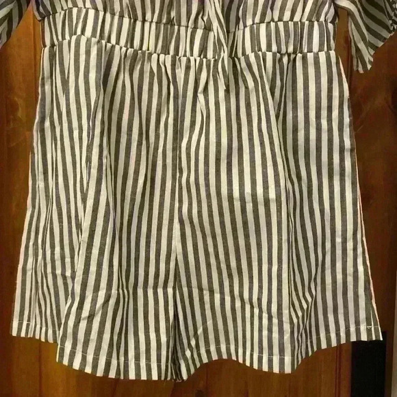Striped Print Pocket Knot Flutter Sleeve Jumpsuit by Bloomchic. Size 12 New - Picture 3 of 8